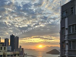 Shek Tong Tsui - King's Building 02