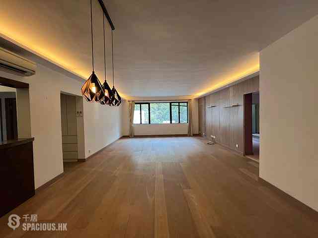 Mid Levels Central - Wealthy Heights 01