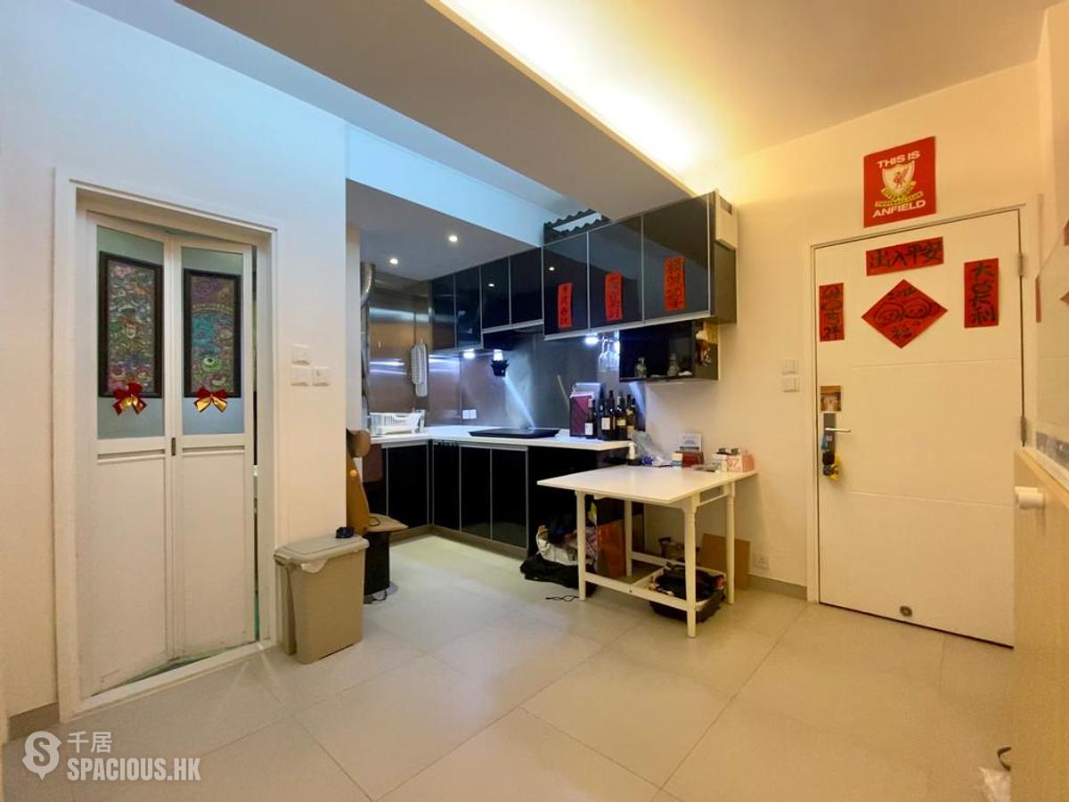 Kennedy Town - Yue On Building 01