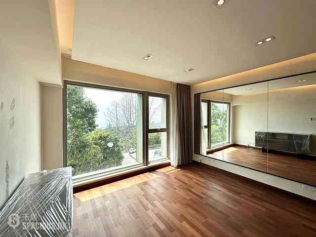 The Peak - Sky Court 08