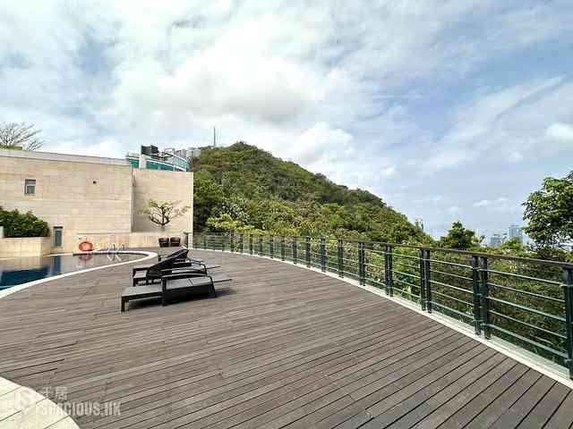 The Peak - Sky Court 12