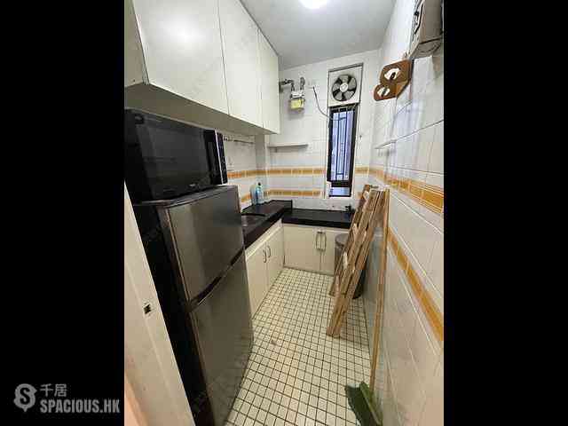 Tsuen Wan - Luk Yeung Sun Chuen Block K 06