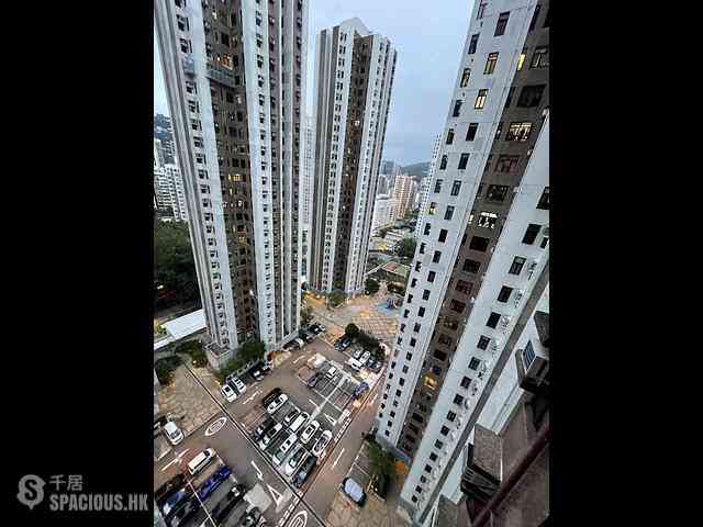 Tsuen Wan - Luk Yeung Sun Chuen Block K 08