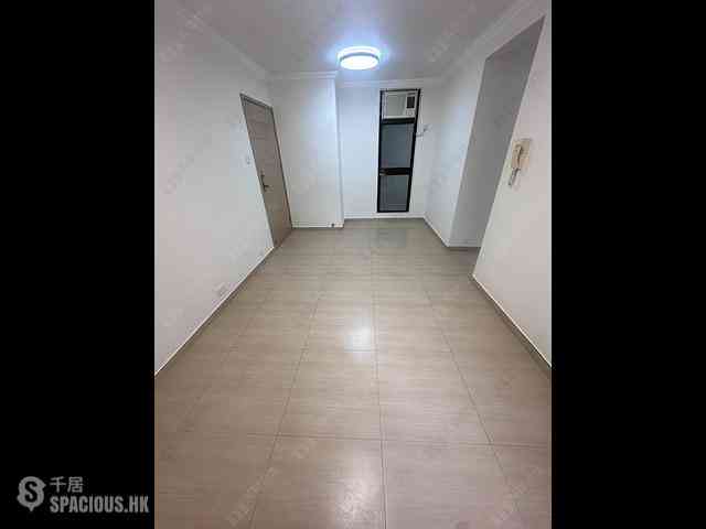 Tsuen Wan - Luk Yeung Sun Chuen Block K 02