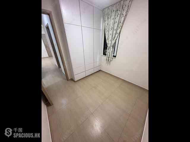 Tsuen Wan - Luk Yeung Sun Chuen Block K 03