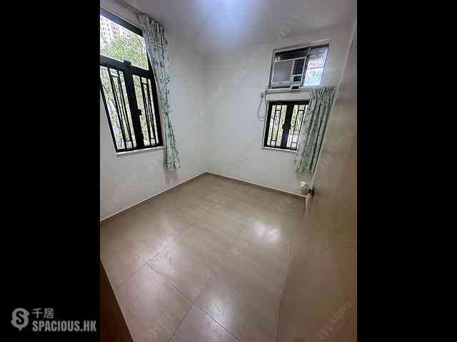Tsuen Wan - Luk Yeung Sun Chuen Block K 04