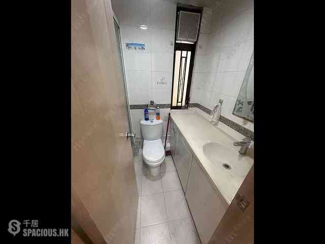 Tsuen Wan - Luk Yeung Sun Chuen Block K 05