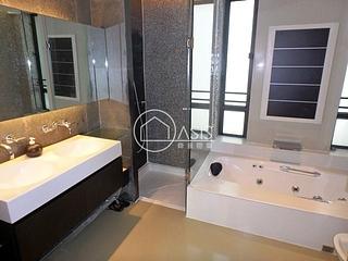 Mid Levels Central - 11, Macdonnell Road 04