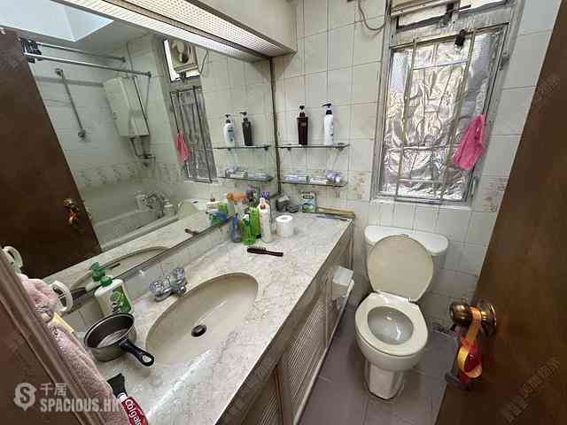 Tsuen Wan - Tsuen King Garden Phase 2 Block 10 06