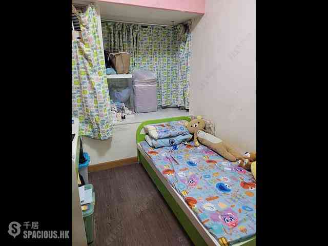 Tsuen Wan - Tsuen King Garden Phase 1 Block 2 03