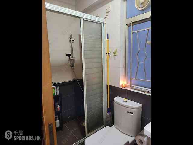 Tsuen Wan - Tsuen King Garden Phase 1 Block 2 06