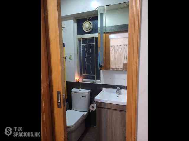 Tsuen Wan - Tsuen King Garden Phase 1 Block 2 07