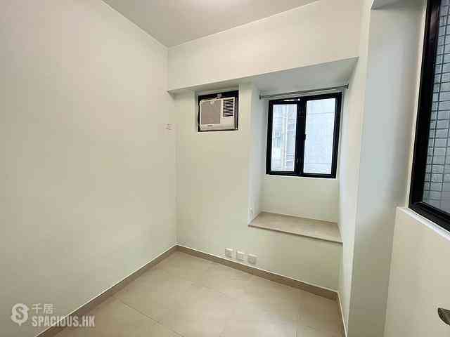 Sai Ying Pun - Fung King Court 01