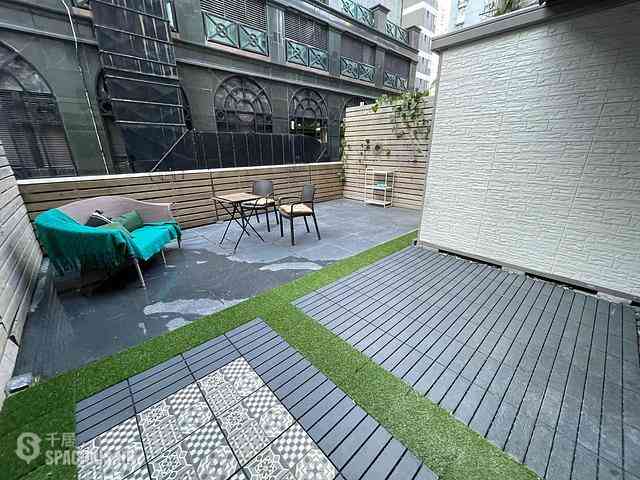 Sai Ying Pun - Lai On Building 01