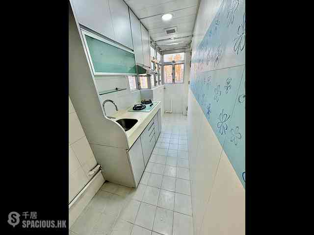 North Point - Hung Yat Building 01