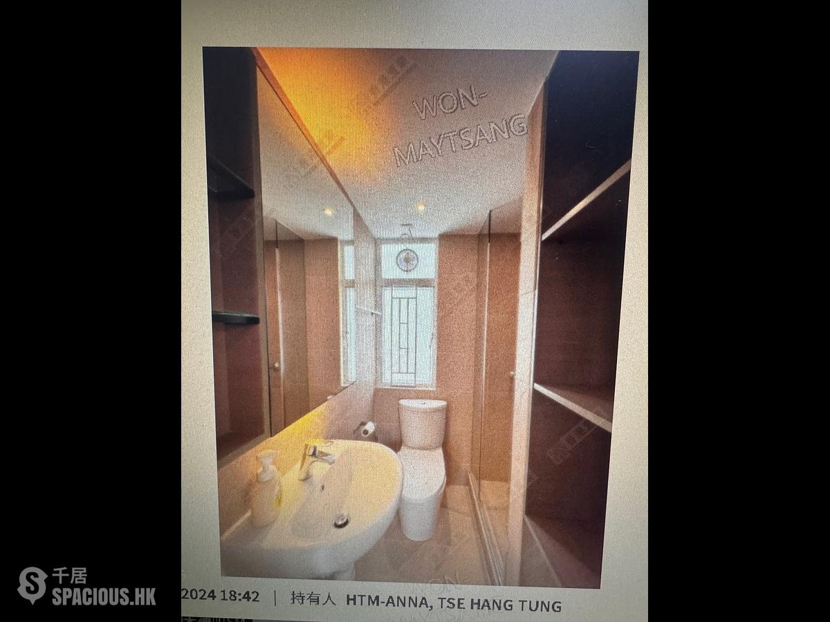 Sai Ying Pun - Golden Phoenix Court 01