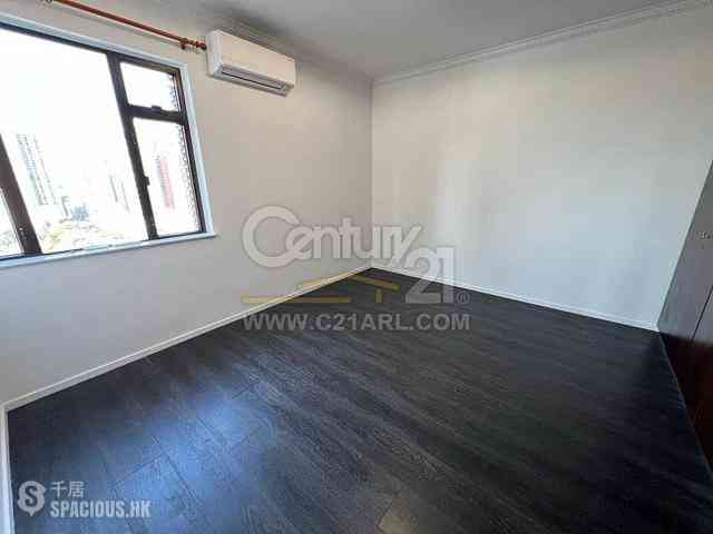 Causeway Bay - Fontana Gardens Block 14-17 09