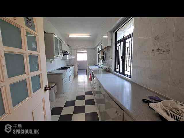 Pok Fu Lam - Baguio Villa Block 48 07