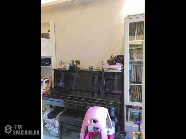 Tsuen Wan - The Cairnhill Phase 1 Block 10 04