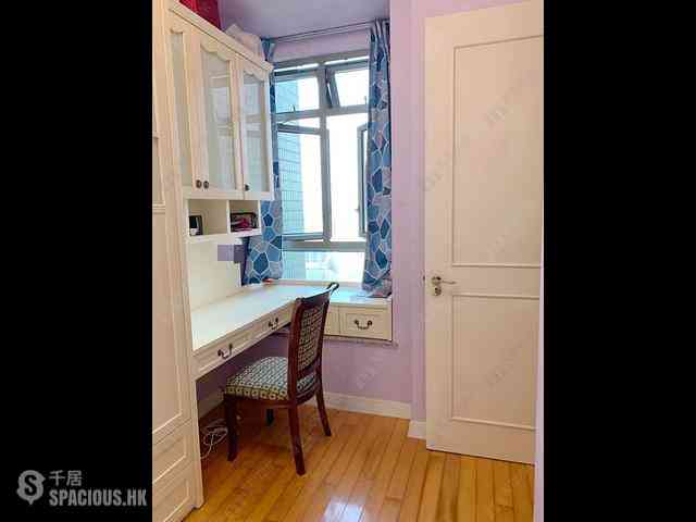 Tsuen Wan - The Cairnhill Phase 1 Block 8 06