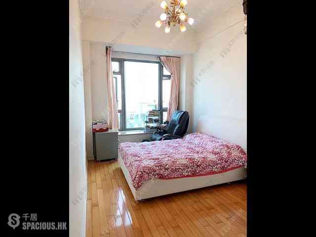 Tsuen Wan - The Cairnhill Phase 1 Block 8 08