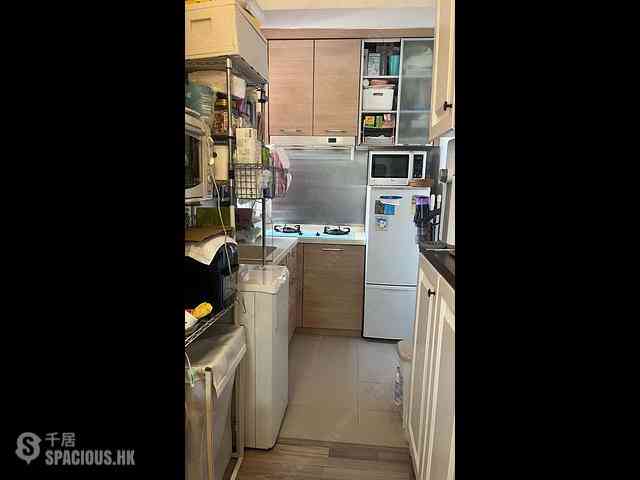 Tsuen Wan - Tsuen Wan Centre Hangchow House (Block 3) 05