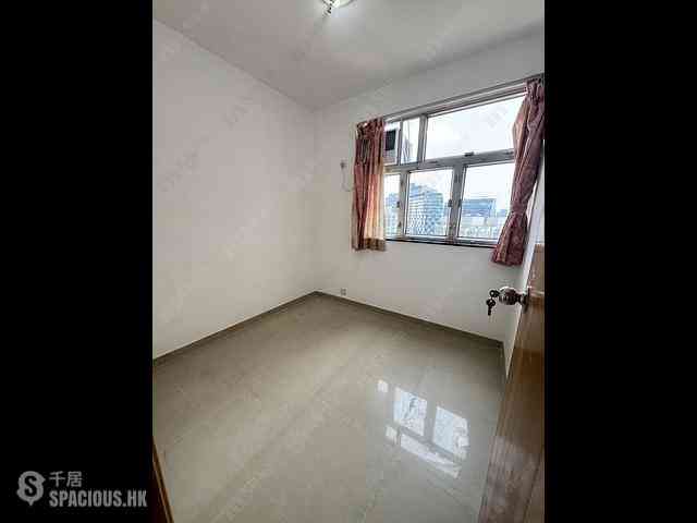 Tsuen Wan - Tsuen Wan Centre Anking House (Block 5) 04
