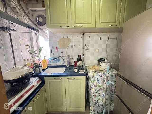 Tsuen Wan - Tsuen Wan Centre Anking House (Block 5) 05