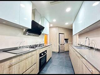 Mid Levels Central - Regence Royale Tower 1 12
