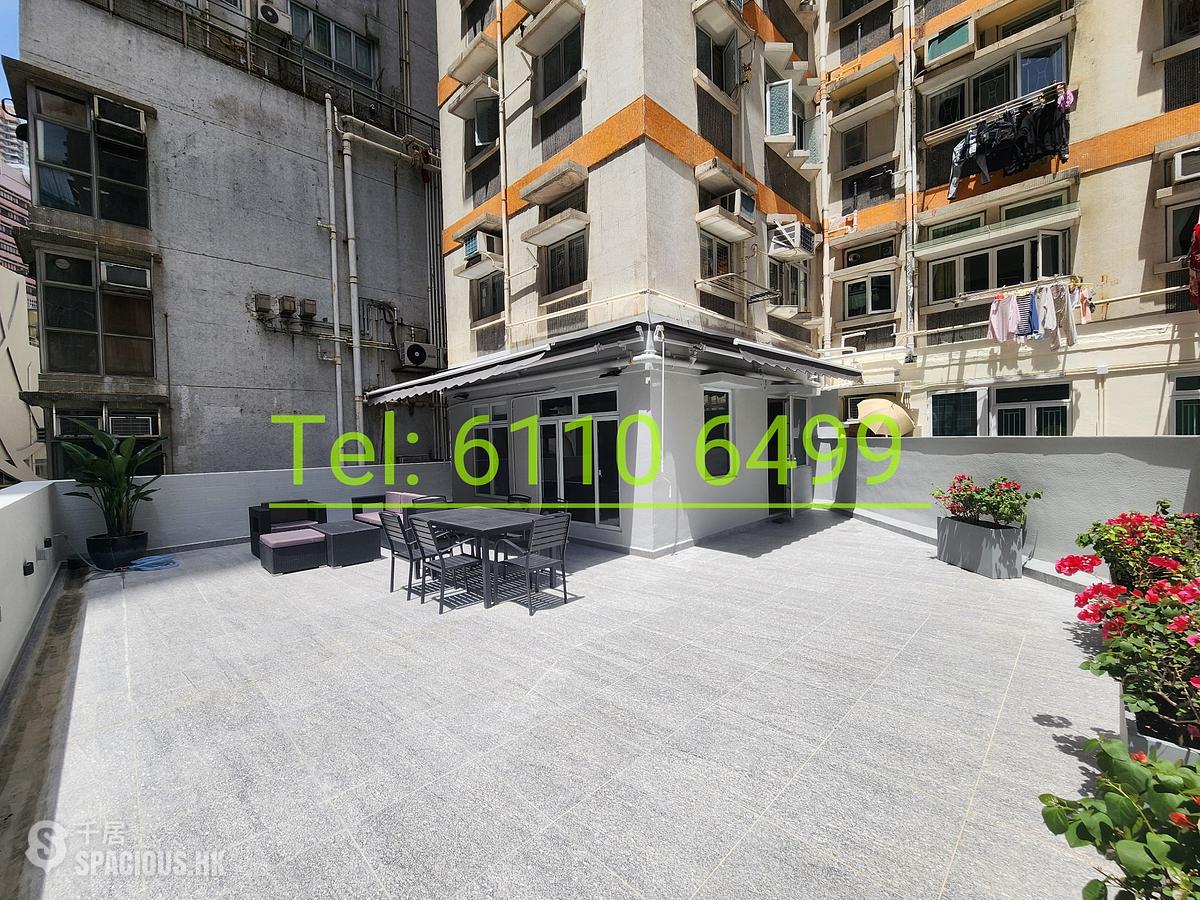 Wan Chai - Man On House 01