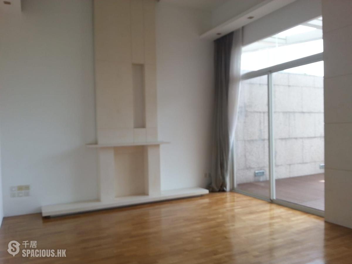 Chung Hom Kok - 33, Cape Road 01