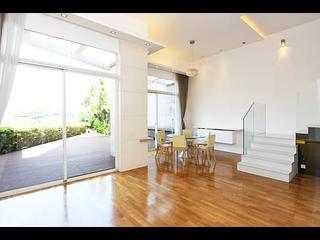 Chung Hom Kok - 33, Cape Road 02