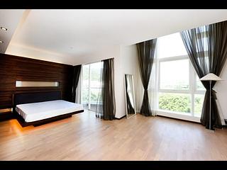 Chung Hom Kok - 33, Cape Road 03