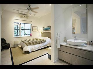 Mid Levels Central - Pak Fai Mansion 05