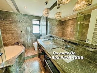 Beacon Hill - Le Chateau 09