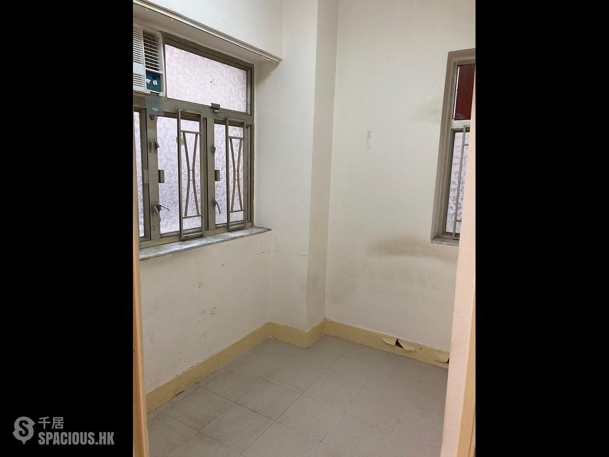Wan Chai - Four Sea Mansion 01