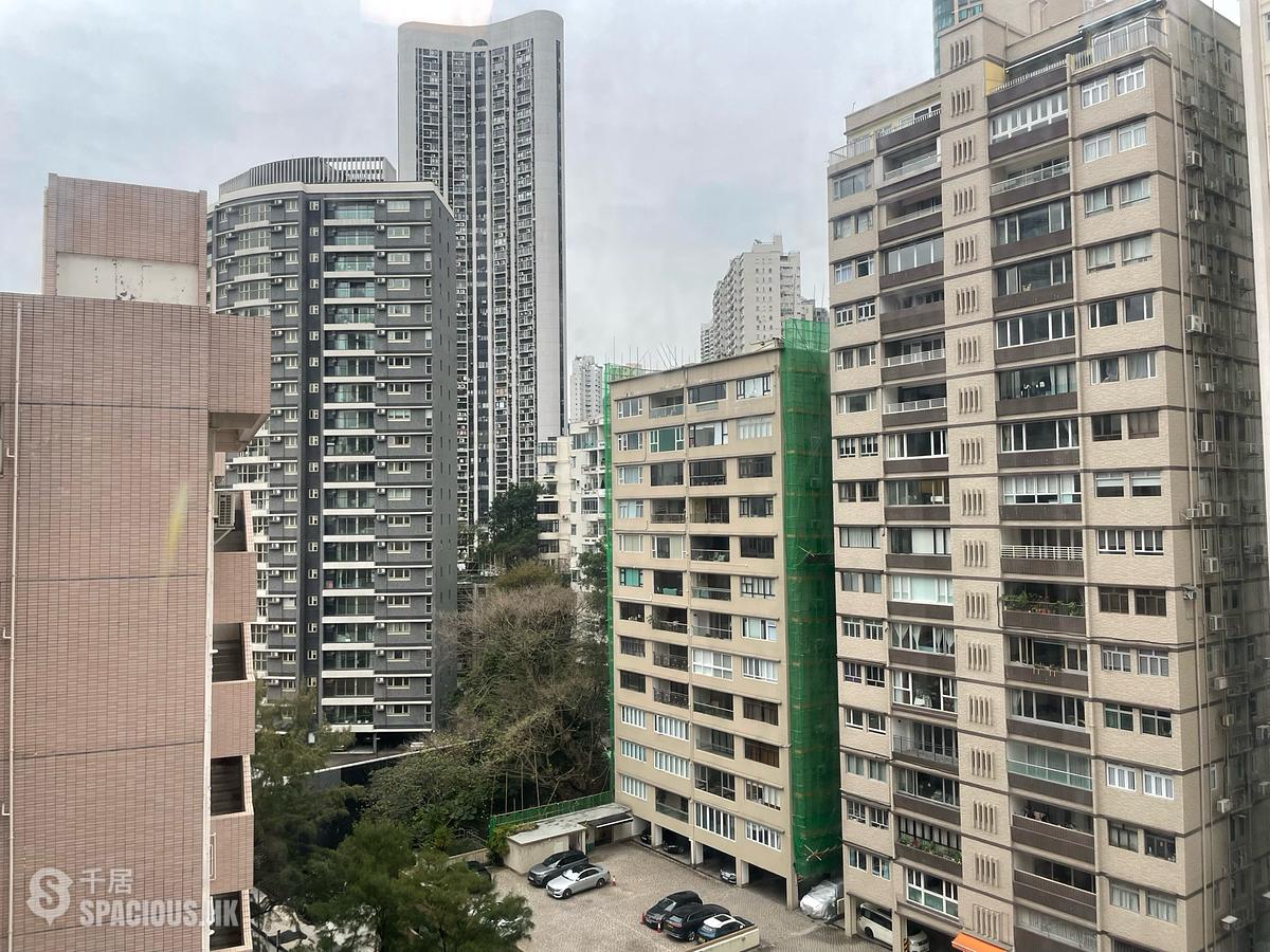 Mid Levels Central - Wealthy Heights 01