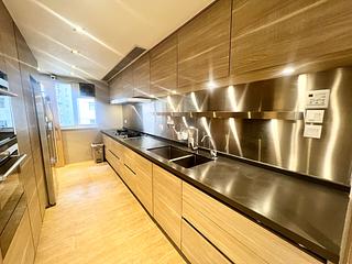 Braemar Hill - Hilltop Mansion 02