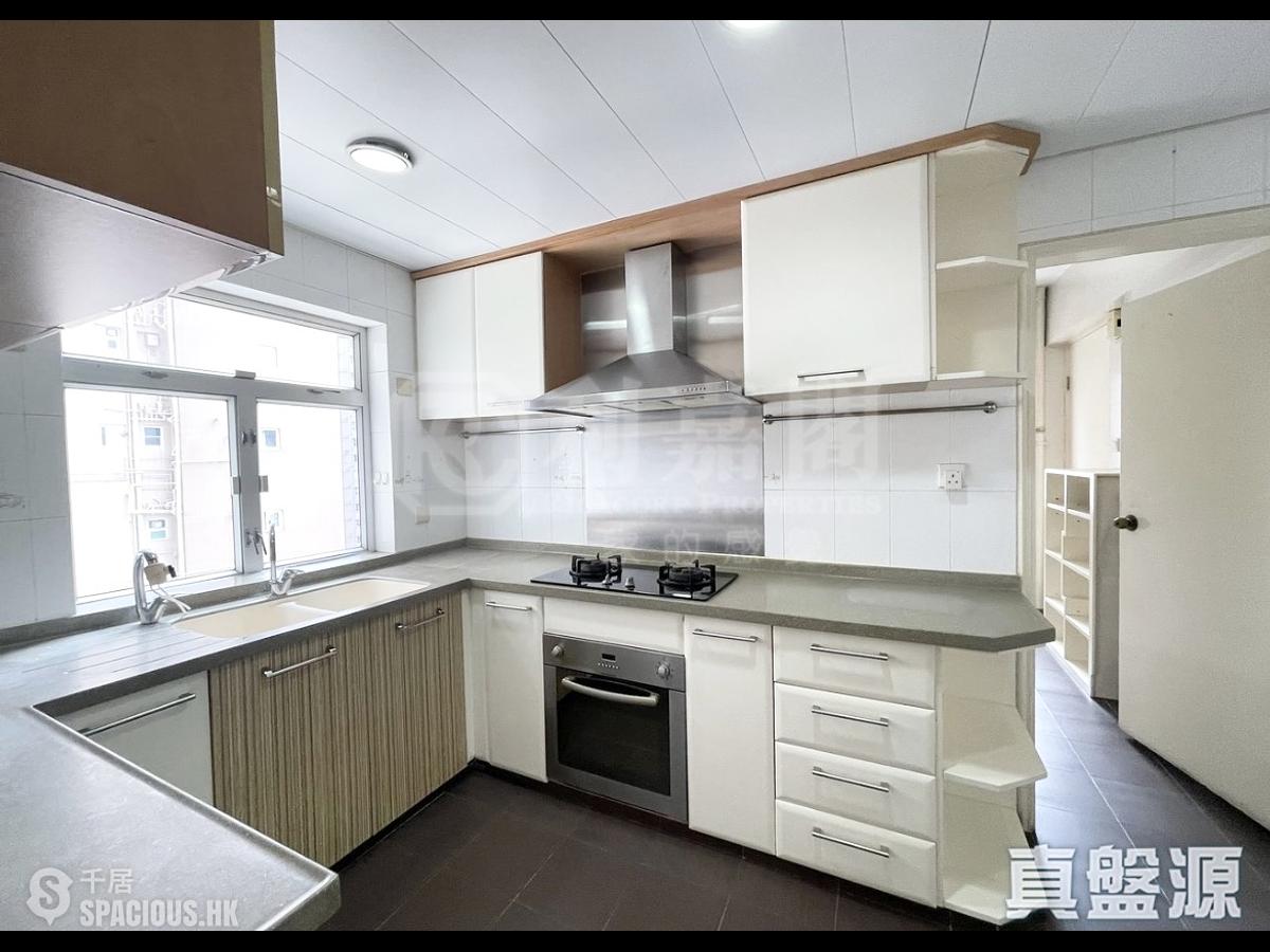 Braemar Hill - Hanking Court 01