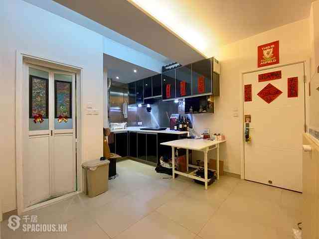 Kennedy Town - Yue On Building 01