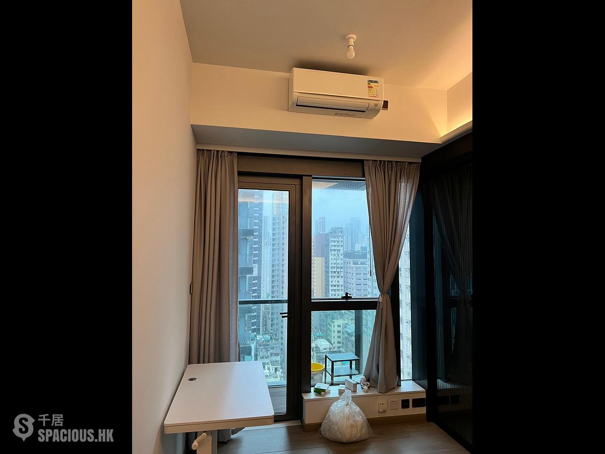 Sai Ying Pun - Two・Artlane 01