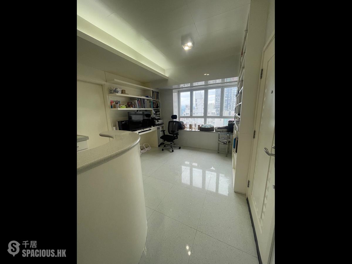 Sai Ying Pun - Hansen Court 01