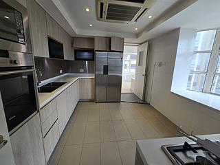 Mid Levels Central - Garden Terrace 05