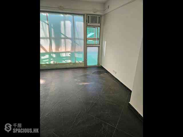 Wan Chai - Heung Hoi Mansion 05