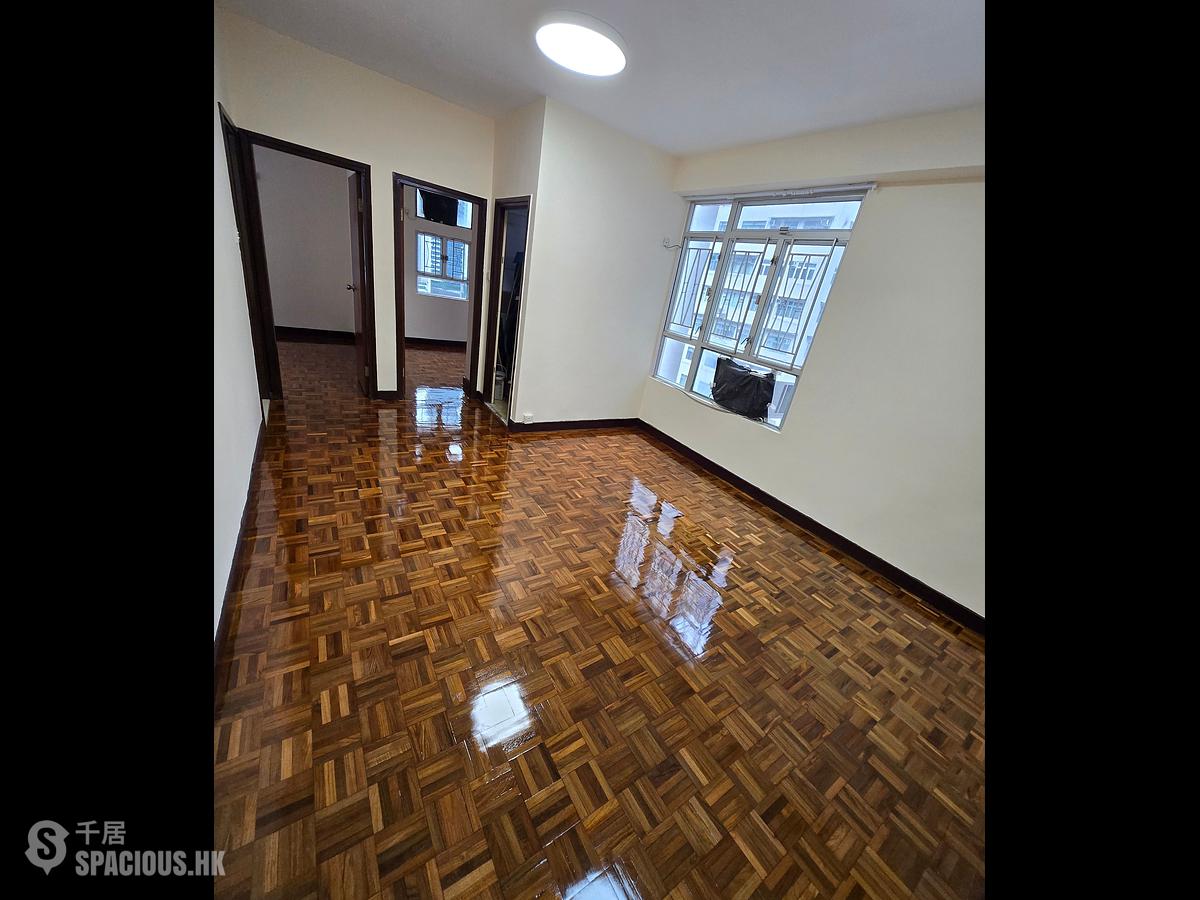 Wan Chai - Lok Moon Mansion 01