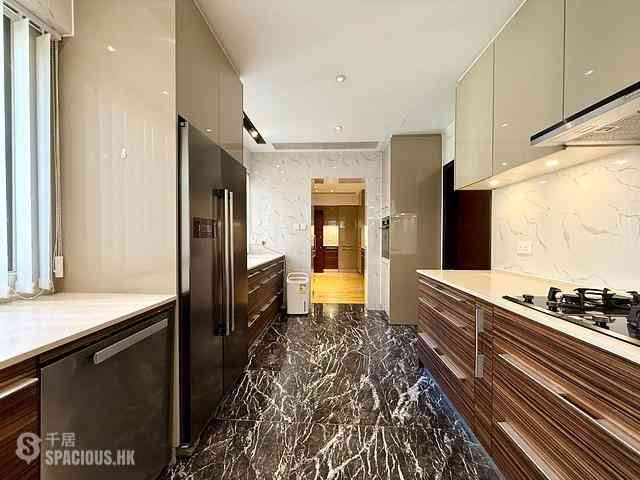 Mid Levels Central - Eva Court 03
