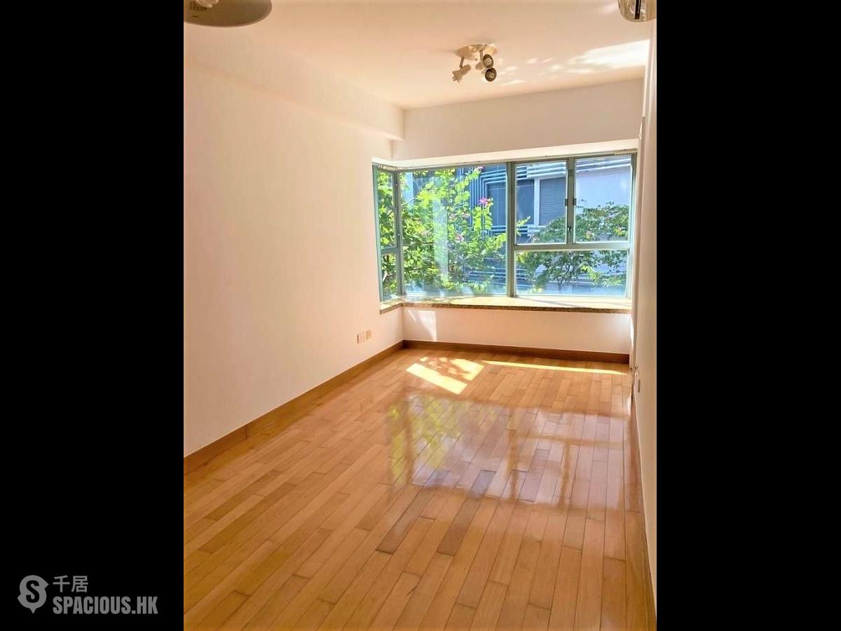 Sheung Wan - Queen's Terrace 01