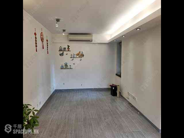 Wan Chai - Royal Court 01
