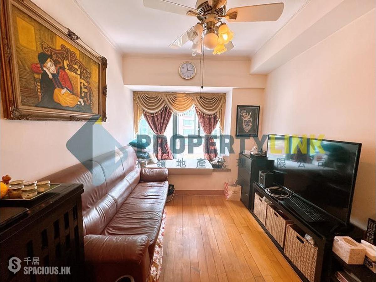 Sheung Wan - Queen's Terrace 01