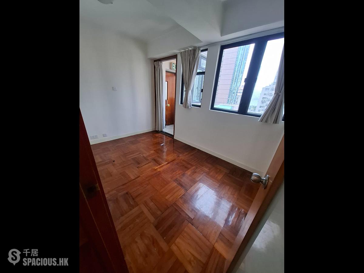 Sai Ying Pun - Fung King Court 01